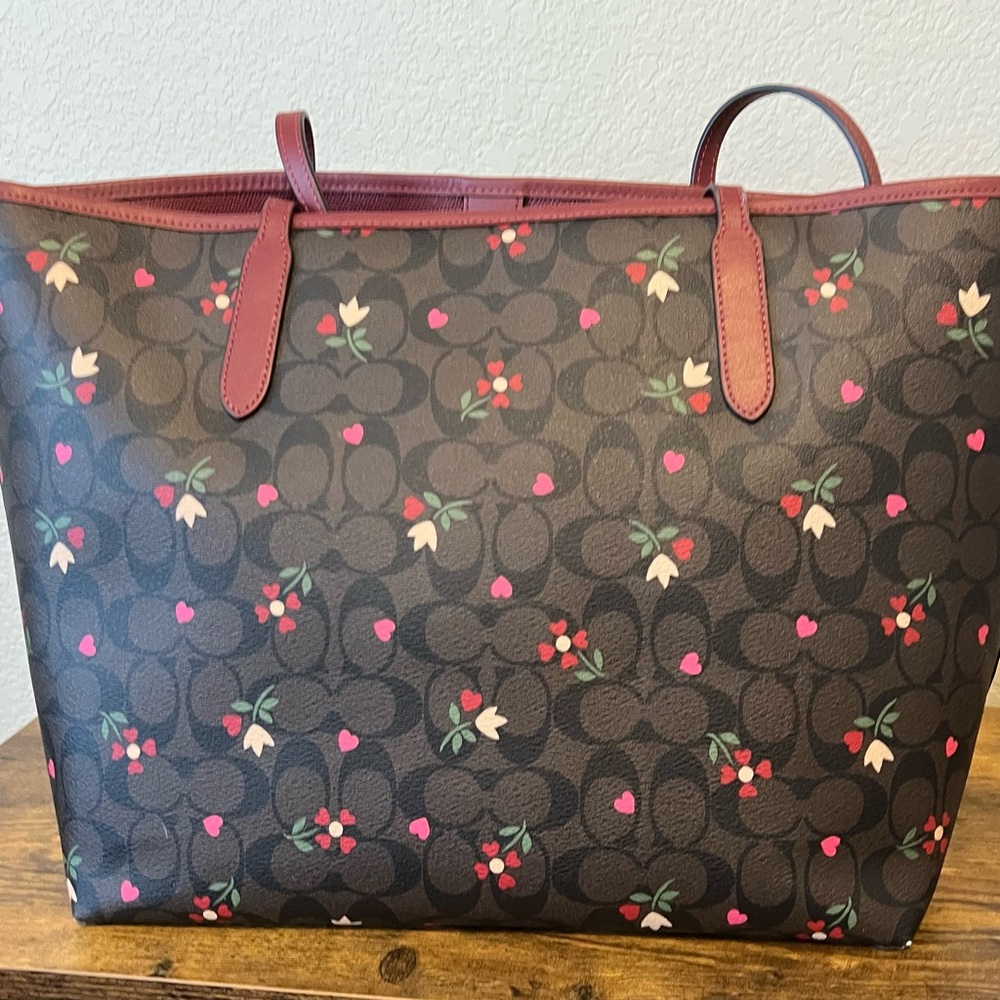 Coach city tote heart bag